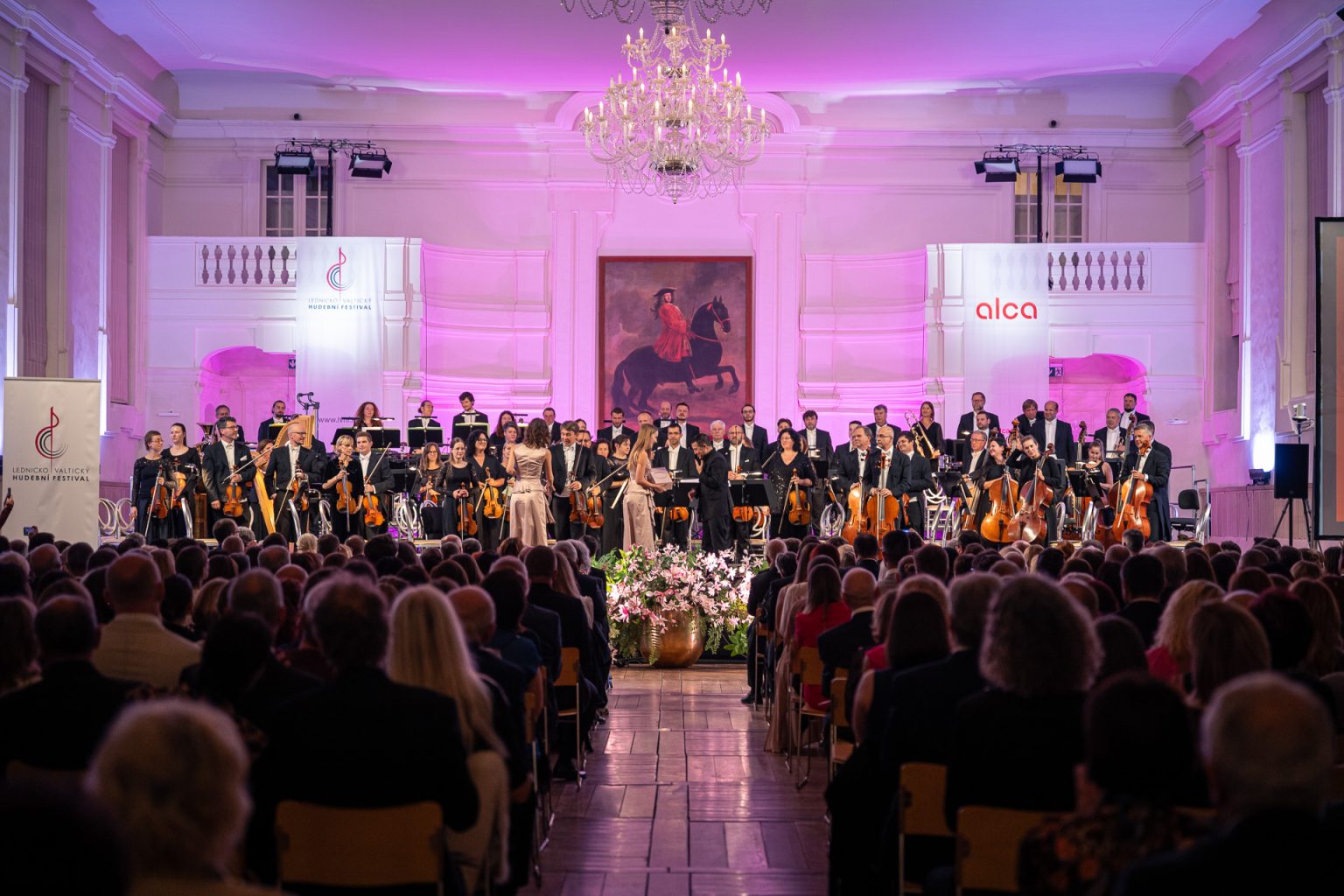 Francesco Lecce-Chong, Janáčkova filharmonie Ostrava, 27. září 2025, Zámecká Jízdárna Valtice (zdroj Lednicko-valtický hudební festival, foto Pavel Kristián jr.)