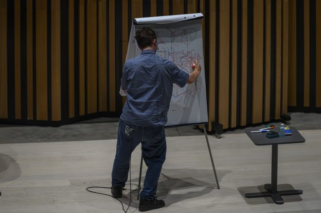 Ostravské dny: Part I – From five / Od pěti, 29. srpna 2025, City Campus, Fakulta umění Ostravské univerzity – Benjamin Kotik (zdroj Ostravské centrum nové hudby)