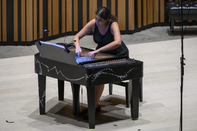 Ostravské dny: Part I – From five / Od pěti, 29. srpna 2025, City Campus, Fakulta umění Ostravské univerzity – Gabriela Krchňáčková (zdroj Ostravské centrum nové hudby)