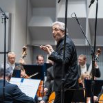 Daniel Raiskin, 11. září 2025, Kino Vesmír, Ostrava (zdroj Janáčkova filharmonie Ostrava, foto Petr Hrubeš)