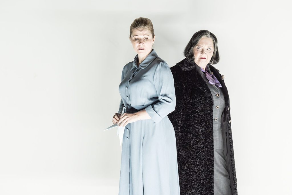 Leoš Janáček: Káťa Kabanová – Kateřina Kněžíková, Susan Bickley, Glyndebourne 2025 (zdroj Glyndebourne Productions Ltd, foto Marc Brenner)
