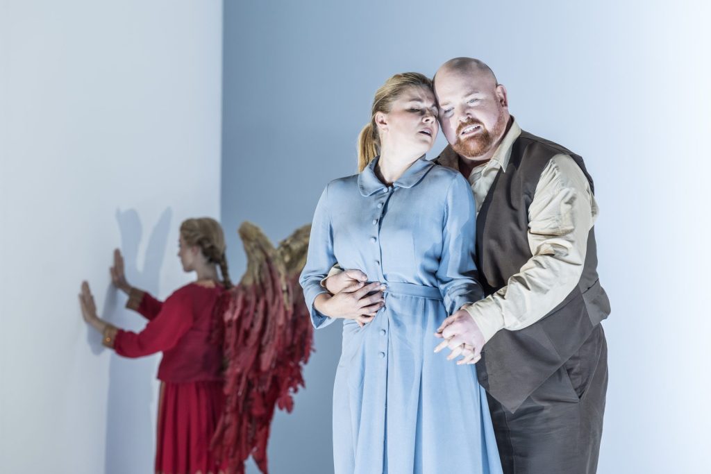 Leoš Janáček: Káťa Kabanová – Miryam Tomè, Kateřina Kněžíková, Nicky Spence, Glyndebourne 2025 (zdroj Glyndebourne Productions Ltd, foto Marc Brenner)