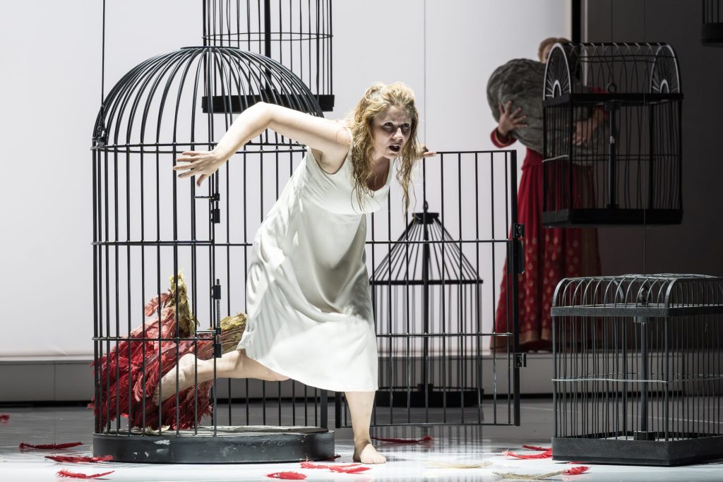 Leoš Janáček: Káťa Kabanová – Kateřina Kněžíková, Miryam Tomè, Glyndebourne 2025 (zdroj Glyndebourne Productions Ltd, foto Marc Brenner)