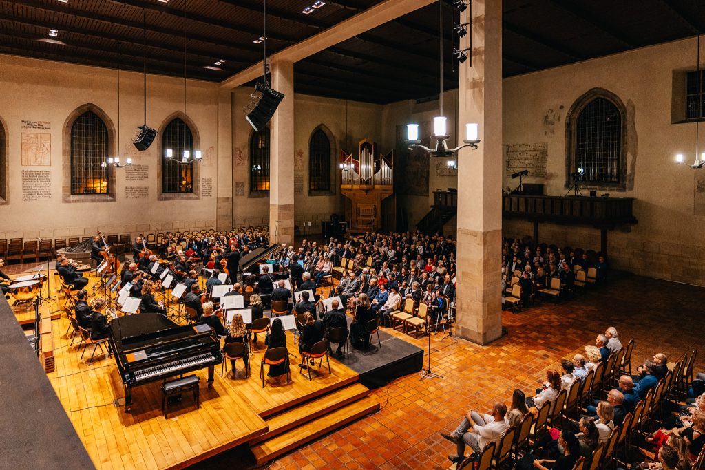 Symfonický orchestr Českého rozhlasu, abonentní koncert, 23. září 2025, Betlémská kaple, Praha – Jan Schulmeister, Daniel Matejča a Symfonický orchestr Českého rozhlasu (foto: Matěj Komár)