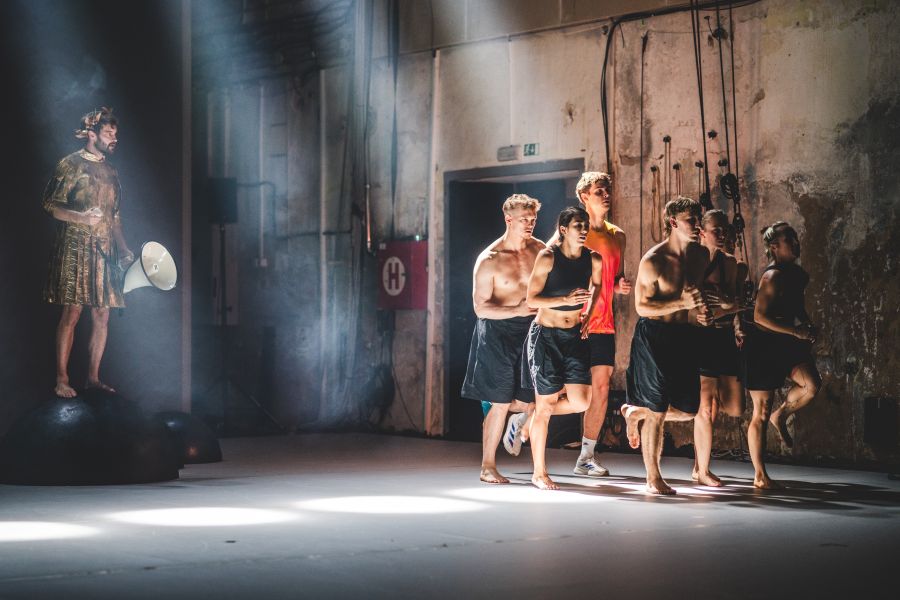 Ze zkoušek Cirku La Putyka St.art (foto Jan Strnad)