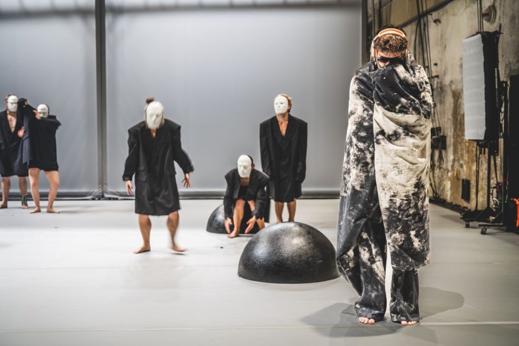 Ze zkoušek Cirku La Putyka St.art (foto Jan Strnad)