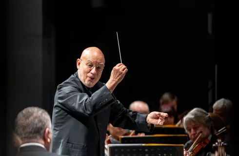 Dennis Russell Davies (zdroj Filharmonie Brno)