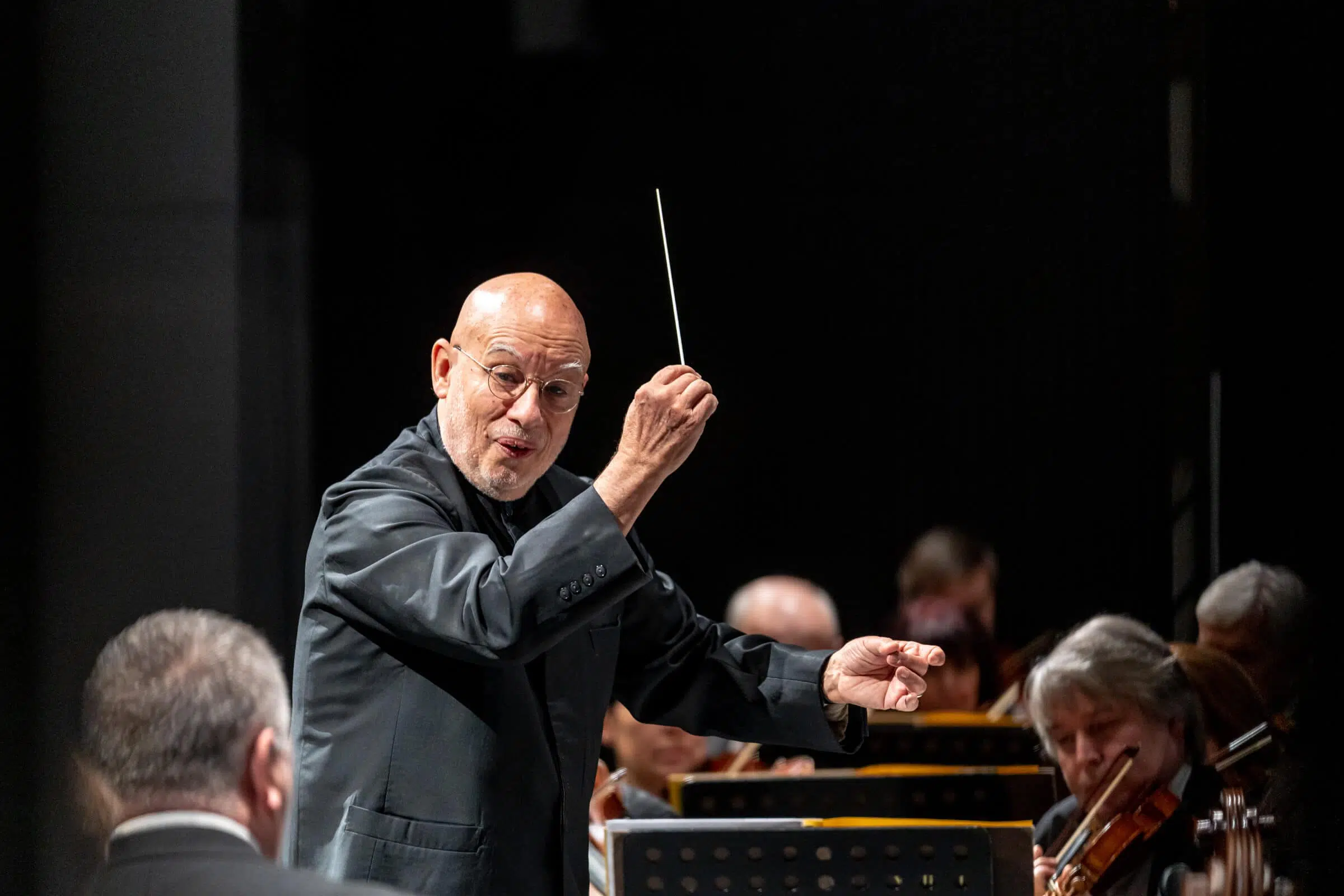 Dennis Russell Davies (zdroj Filharmonie Brno)