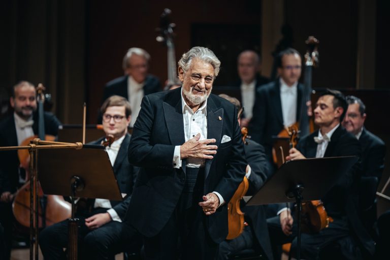 Plácido Domingo: Legenda opery, 16. října 2025, Rudolfinum, Dvořákova síň – Plácido Domingo a Symfonický orchestr Českého rozhlasu (zdroj ArtMuse, foto Petr Chodura)
