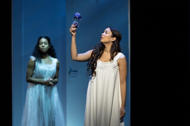 Vincenzo Bellini: Náměsíčná – Niara Hardister, Nadine Sierra, Metropolitní opera New York 2025 (zdroj Metropolitní opera New York)