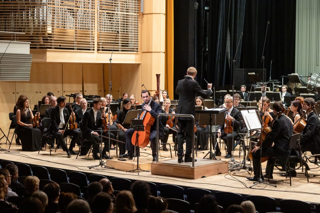 Hudební fórum: B2/F1 – Boulez a Kurtág 100, Sál Soni Červené, 9. října 2025 – Henri Aavik, Aurélien Pascal, Filharmonie Hradec Králové (foto Michal Dědič)