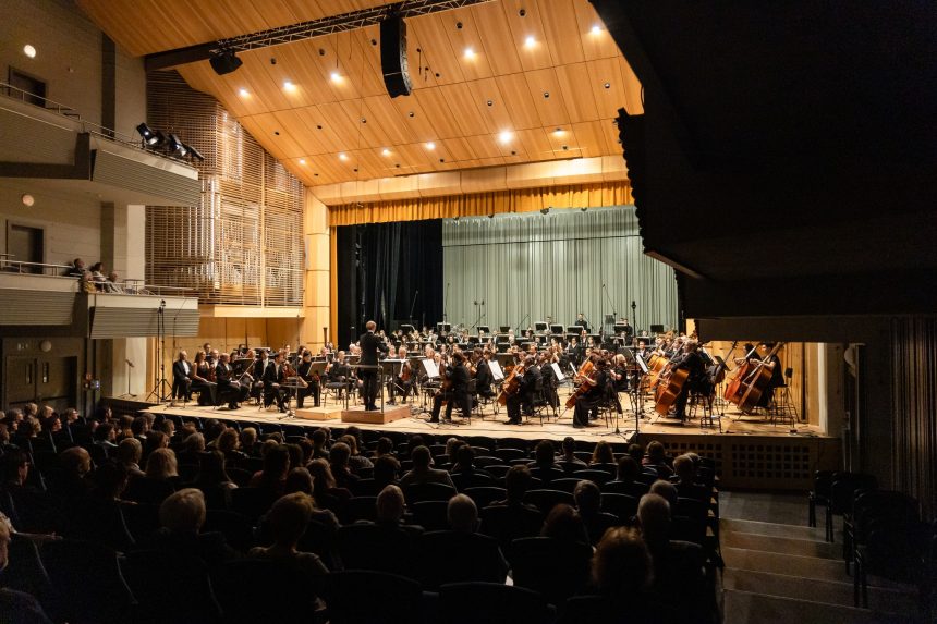 Hudební fórum: B2/F1 – Boulez a Kurtág 100, Sál Soni Červené, 9. října 2025 – Filharmonie Hradec Králové (foto Michal Dědič)