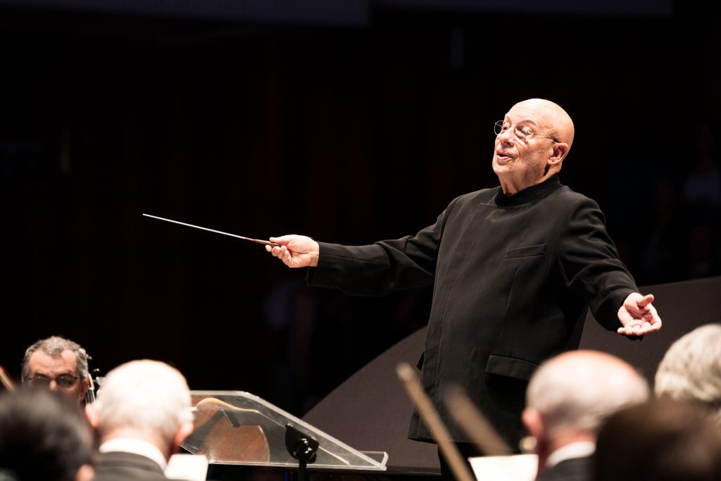Fazıl Say hraje Beethovena, 2. února 2025, Janáčkovo divadlo, Brno – Dennis Russell Davies a Filharmonie Brno (foto Jan Prokopius)