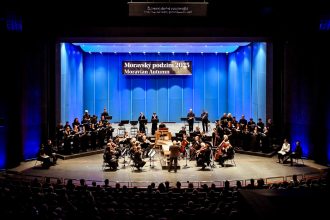 Moravský podzim – Händelův Šalamoun, 19. října 2025, Janáčkovo divadlo, Brno – John Butt a Orchestra & Choir of the Age of Enlightenment (foto Marek Olbrzymek)