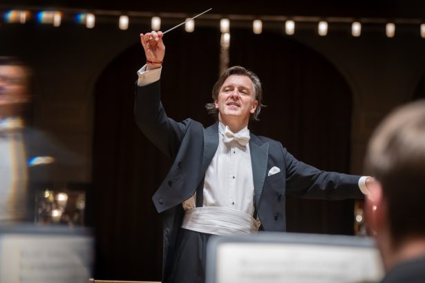 Má vlast – Koncert pro republiku, 27. října 2025, Obecní dům, Smetanova síň – Tomáš Netopil (foto Ivan Malý)