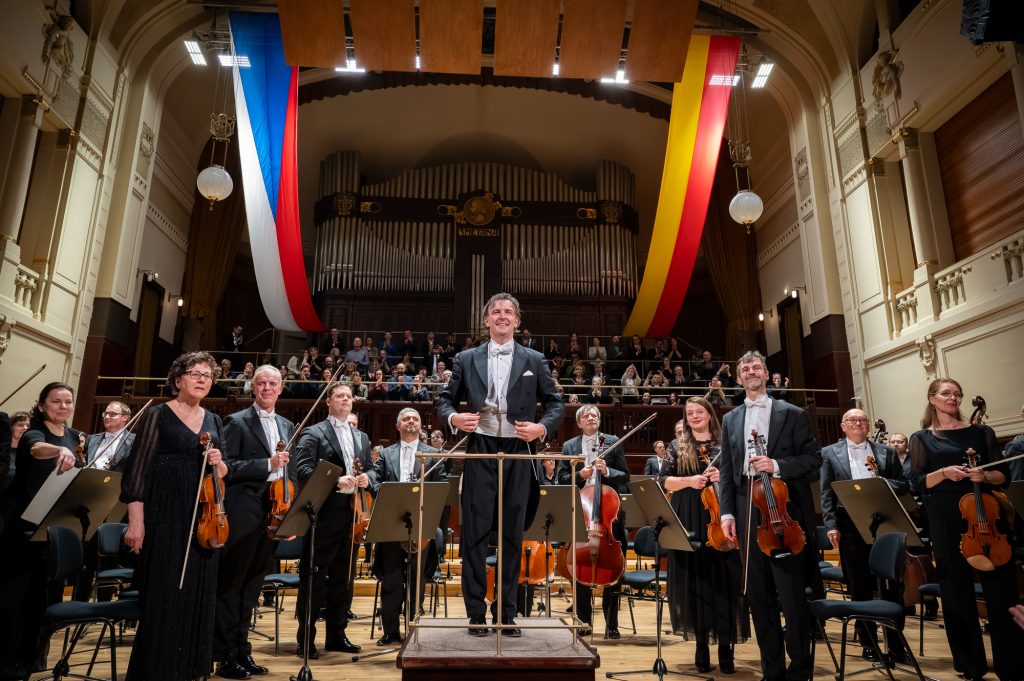 Má vlast – Koncert pro republiku, 27. října 2025, Obecní dům, Smetanova síň – Tomáš Netopil a Symfonický orchestr hl. m. Prahy FOK (foto Ivan Malý)