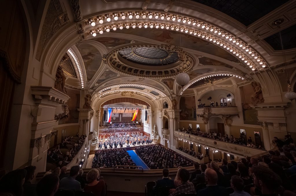 Má vlast – Koncert pro republiku, 27. října 2025, Obecní dům, Smetanova síň – Tomáš Netopil a Symfonický orchestr hl. m. Prahy FOK (foto Ivan Malý)
