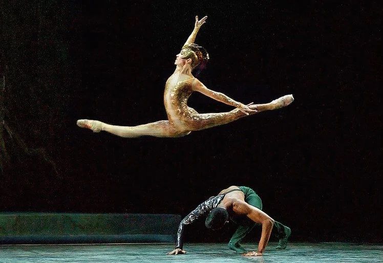 Igor Stravinskij: Pták Ohnivák, 2012, English National Ballet – Ksenia Ovsyanick (foto Eliott Franks)