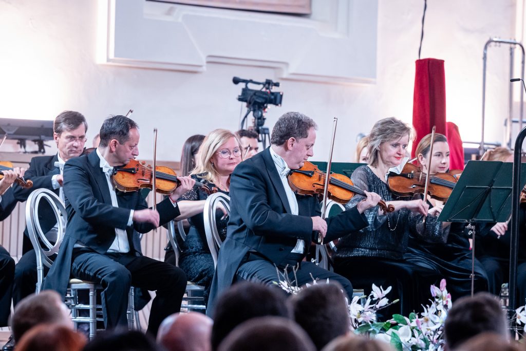Lednicko-valtický hudební festival – Závěrečný galakoncert LVHF 2025, 18. října 2025, Zámecká jízdárna Valtice – Slovenská filharmonie (foto Pavel Kristián jr.)