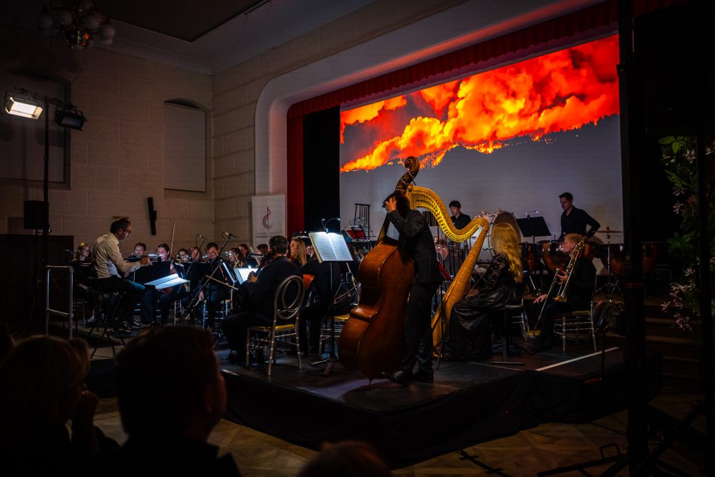 Lednicko-valtický hudební festival: LIFE: Cesta časem, 4. října 2025, zámek Mikulov – Orchestr Berg a Peter Vrábel (foto Pavel Kristián jr.)