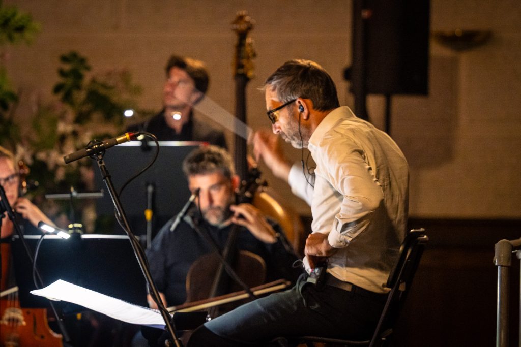 Lednicko-valtický hudební festival: LIFE: Cesta časem, 4. října 2025, zámek Mikulov – Orchestr Berg a Peter Vrábel (foto Pavel Kristián jr.)