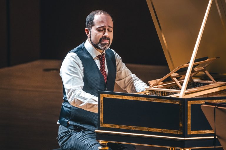 Mahan Esfahani (zdroj Česká filharmonie)