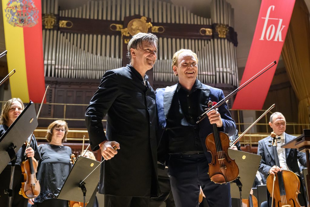 Daniel Hope & Tomáš Netopil, 8. října 2025, Obecní dům, Smetanova síň, Praha – Daniel Hope a Tomáš Netopil (foto: Petra Hajská)