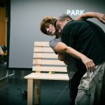 Radim Vizváry: V parku, zkouška – Zuzana Hrzalová a Josef Kotěšovský (foto Jan Malíř)