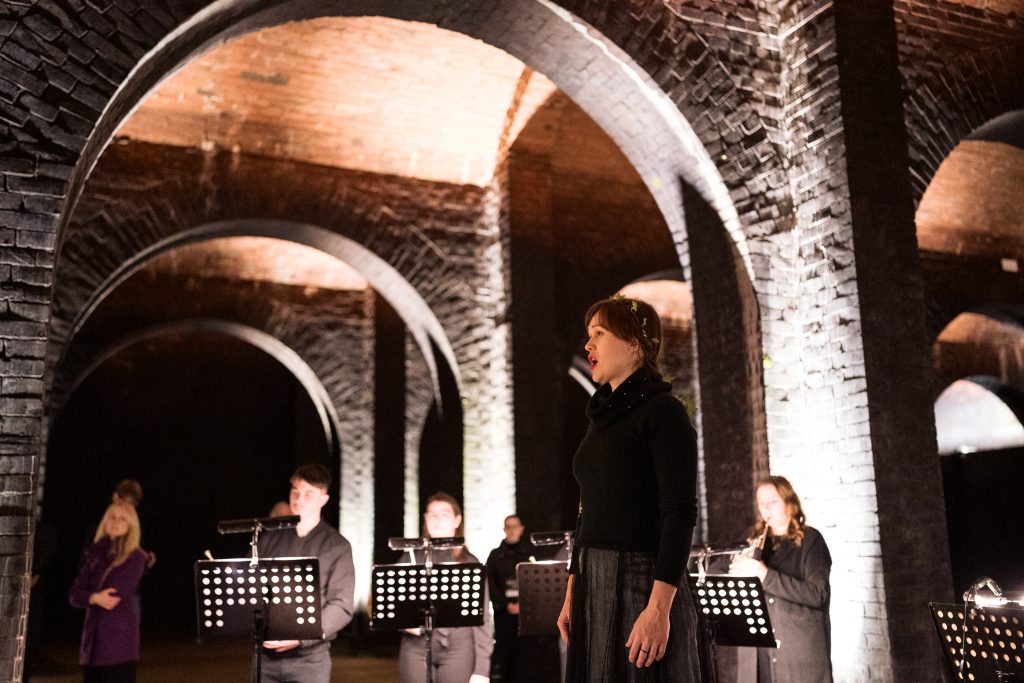 Poslední pohanské obřady ve Vodojemech 17. října 2025, Vodojemy Žlutý kopec, Brno – Aneta Podracká Bendová (foto Jan Prokopius)