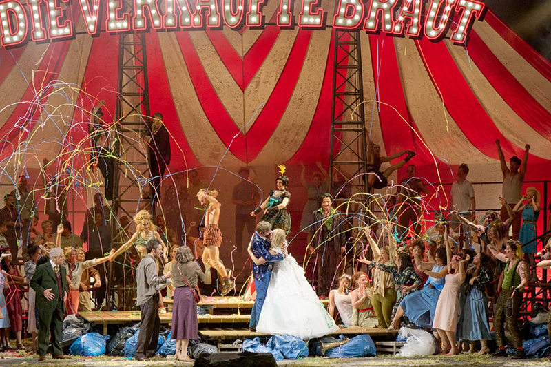 Bedřich Smetana: Die verkaufte Braut (Prodaná nevěsta), 28. září 2025, Wiener Staatsoper (zdroj Wiener Staatsoper)