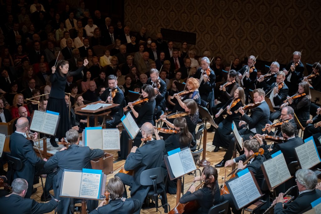 Česká filharmonie • Jevgenij Kissin, 6. listopadu 2025, Rudolfinum, Dvořákova síň – Elim Chan a Česká filharmonie (foto Ivan Malý)