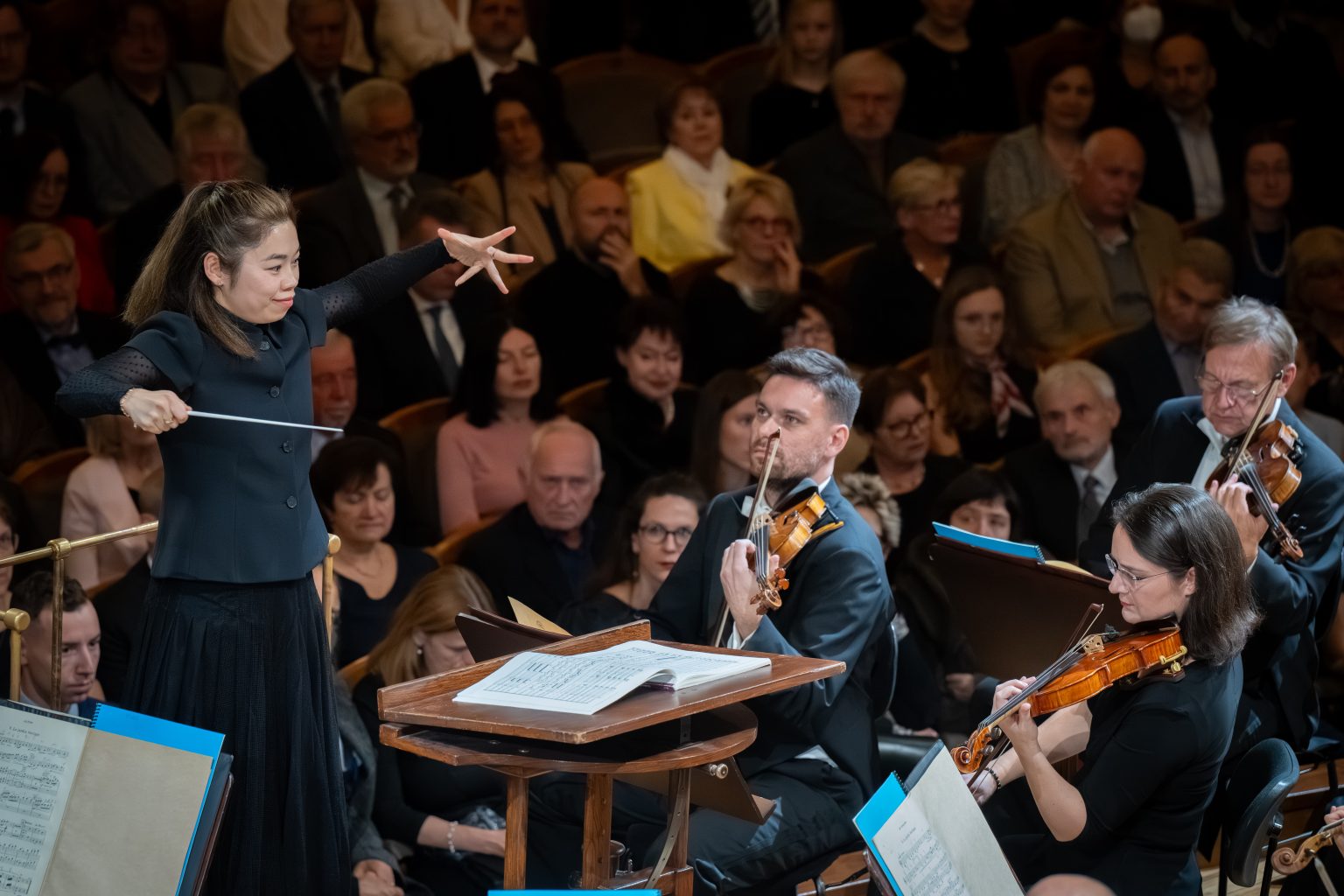 Česká filharmonie • Jevgenij Kissin, 6. listopadu 2025, Rudolfinum, Dvořákova síň – Elim Chan a Česká filharmonie (foto Ivan Malý)