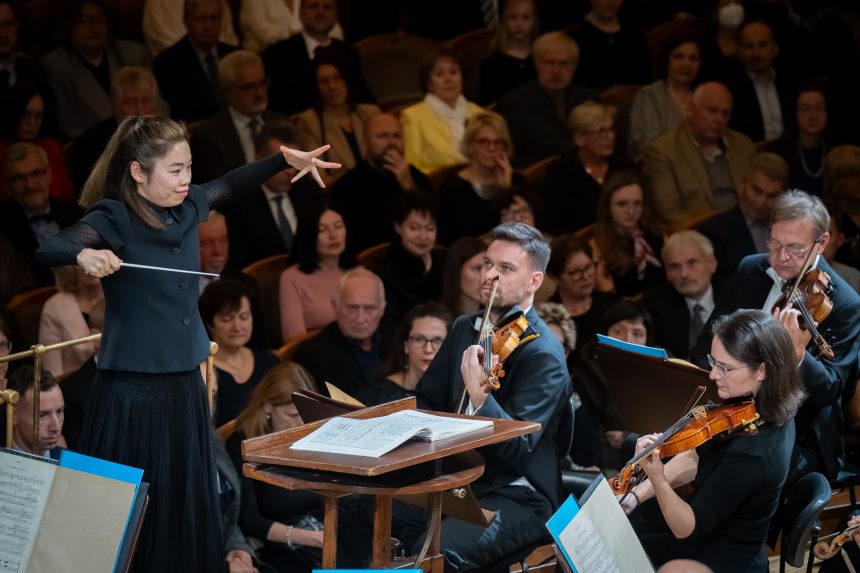 Česká filharmonie • Jevgenij Kissin, 6. listopadu 2025, Rudolfinum, Dvořákova síň – Elim Chan a Česká filharmonie (foto Ivan Malý)