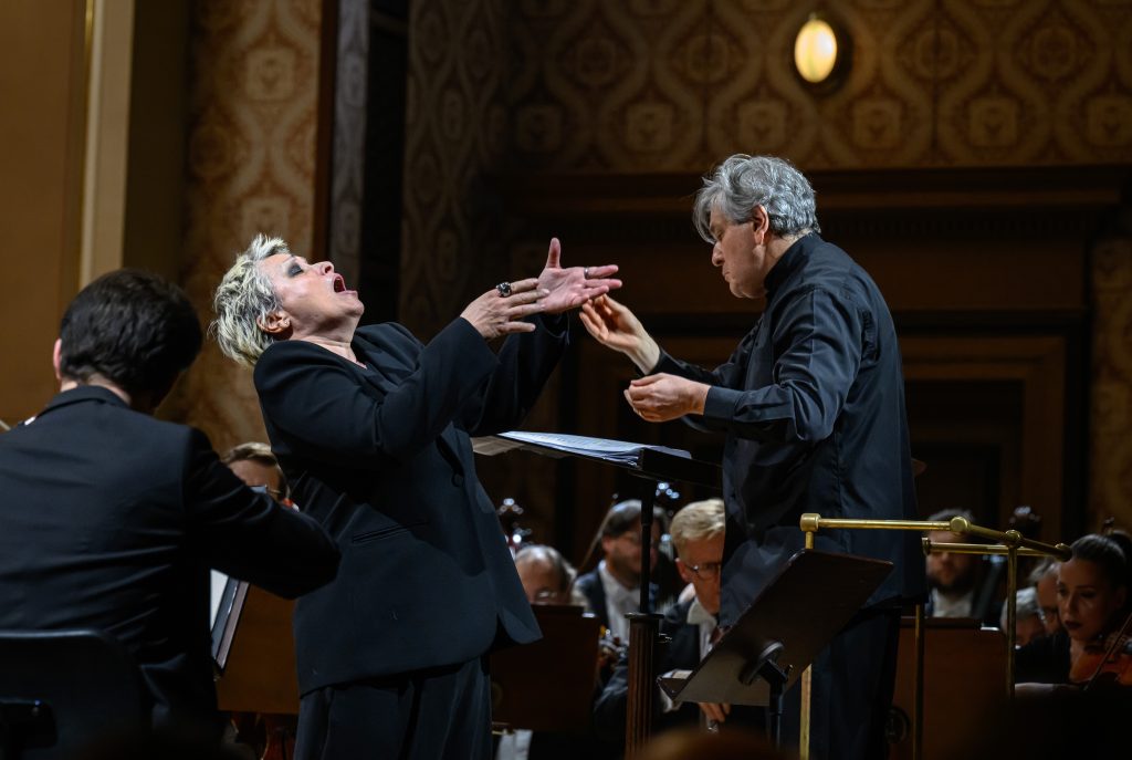 Ángeles Blancas Gulín, Antonio Pappano, 26. listopadu 2025, Rudolfinum, Praha (zdroj Česká filharmonie, foto Petra Hajská)
