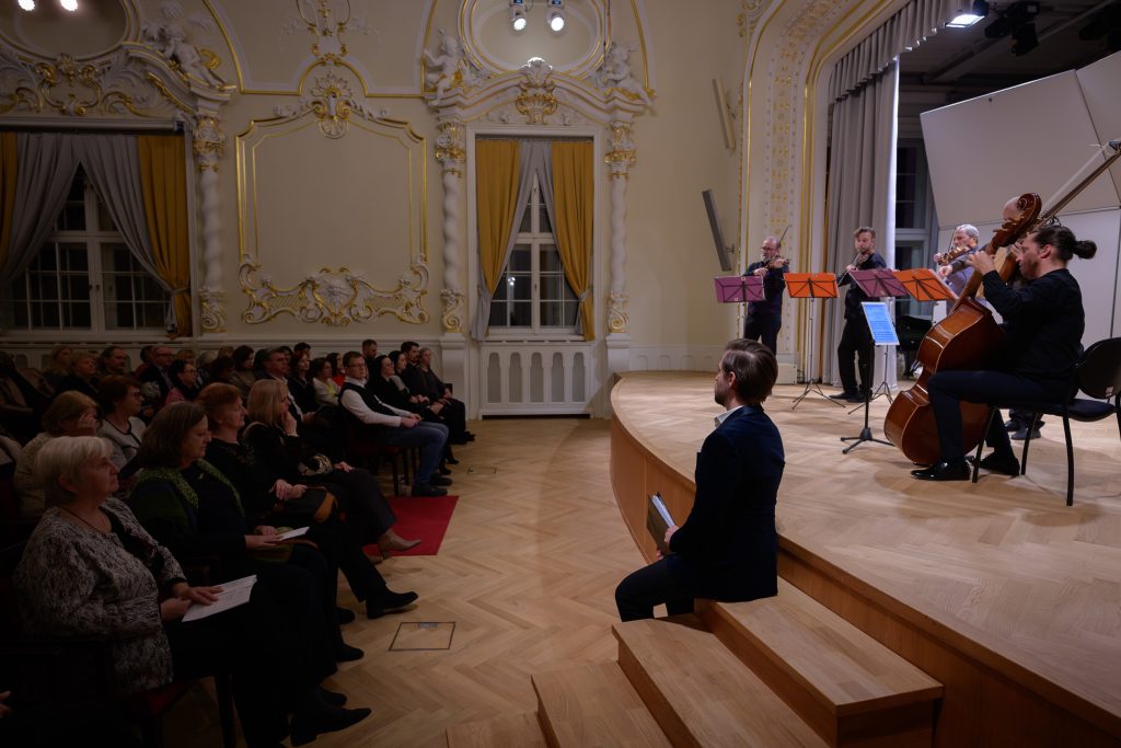 Slovenská filharmónia: Solamente Naturali, 18. listopadu 2025, Malý sál Slovenské filharmonie – Matúš Šimko a Solamente Naturali (foto Alexander Trizuljak)