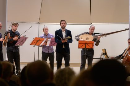 Slovenská filharmónia: Solamente Naturali, 18. listopadu 2025, Malý sál Slovenské filharmonie – Matúš Šimko a Solamente Naturali (foto Alexander Trizuljak)