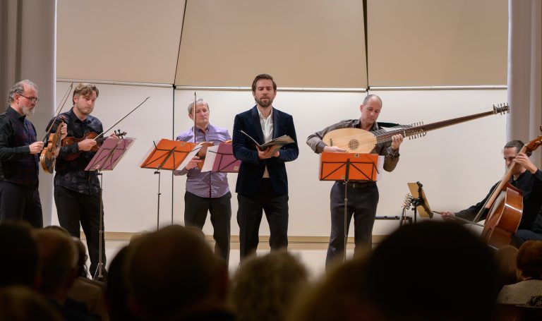 Slovenská filharmónia: Solamente Naturali, 18. listopadu 2025, Malý sál Slovenské filharmonie – Matúš Šimko a Solamente Naturali (foto Alexander Trizuljak)