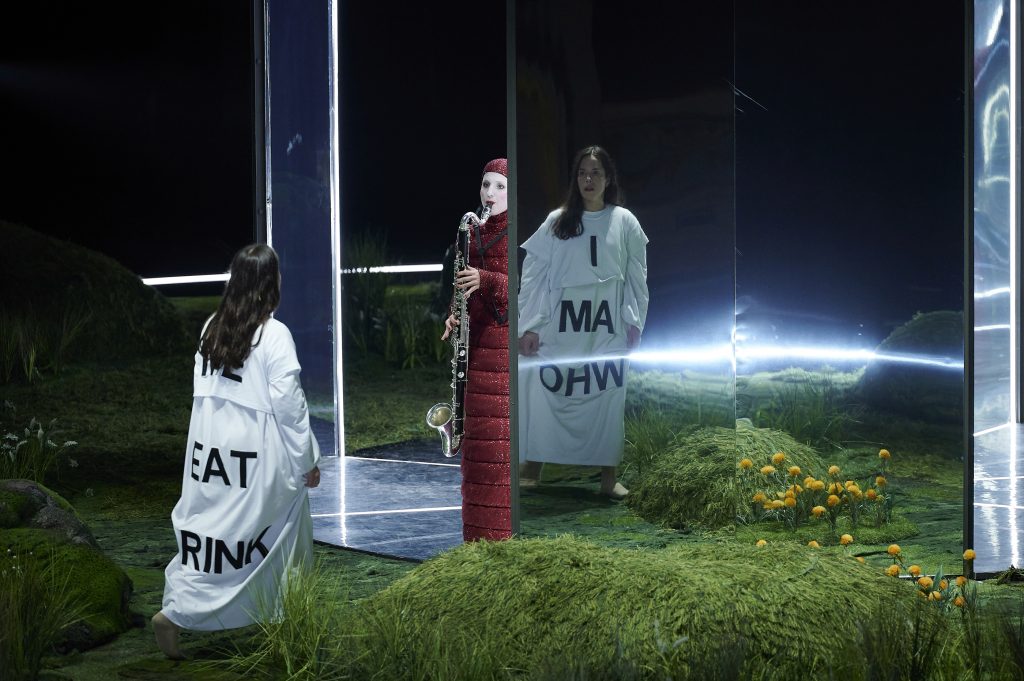 Unsuk Chin: Alice in Wonderland – Álfheiður Erla Guðmundsdóttir, Teresa Doblinger, MusikTheater an der Wien (zdroj MusikTheater an der Wien, foto Matthias Baus)