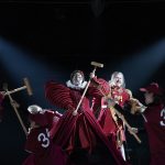Unsuk Chin: Alice in Wonderland – Mandy Fredrich, Levente Páll, Arnold Schoenberg Chor, MusikTheater an der Wien (zdroj MusikTheater an der Wien, foto Matthias Baus)