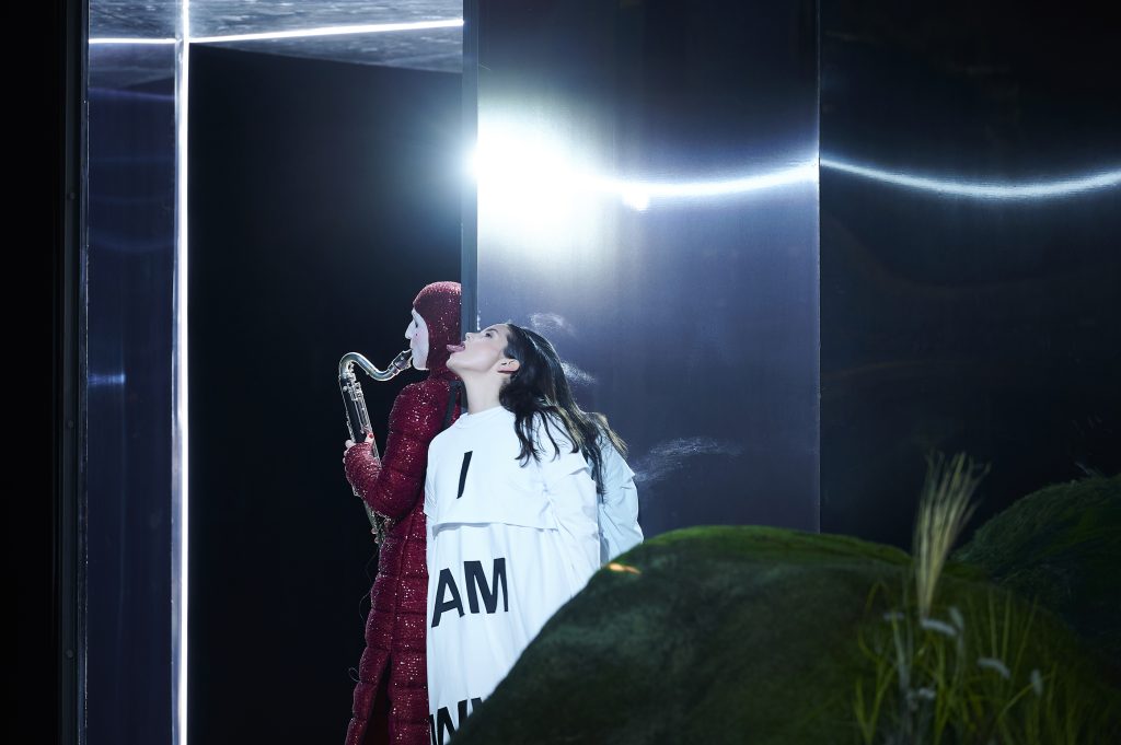 Unsuk Chin: Alice in Wonderland – Álfheiður Erla Guðmundsdóttir, Teresa Doblinger, MusikTheater an der Wien (zdroj MusikTheater an der Wien, foto Matthias Baus)