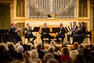 Komorně v Besedním domě: Salieri a jeho žáci, 12. listopadu 2025, Besední dům – Catherine Zatloukalová, Zdeněk Nádeníček, Petr Chomoucký, Karel Hofmann, Jozef Makarovič, Jiří Jakubec, Věra Drápelová a Jana Dvořáková (foto Jakub Joch)