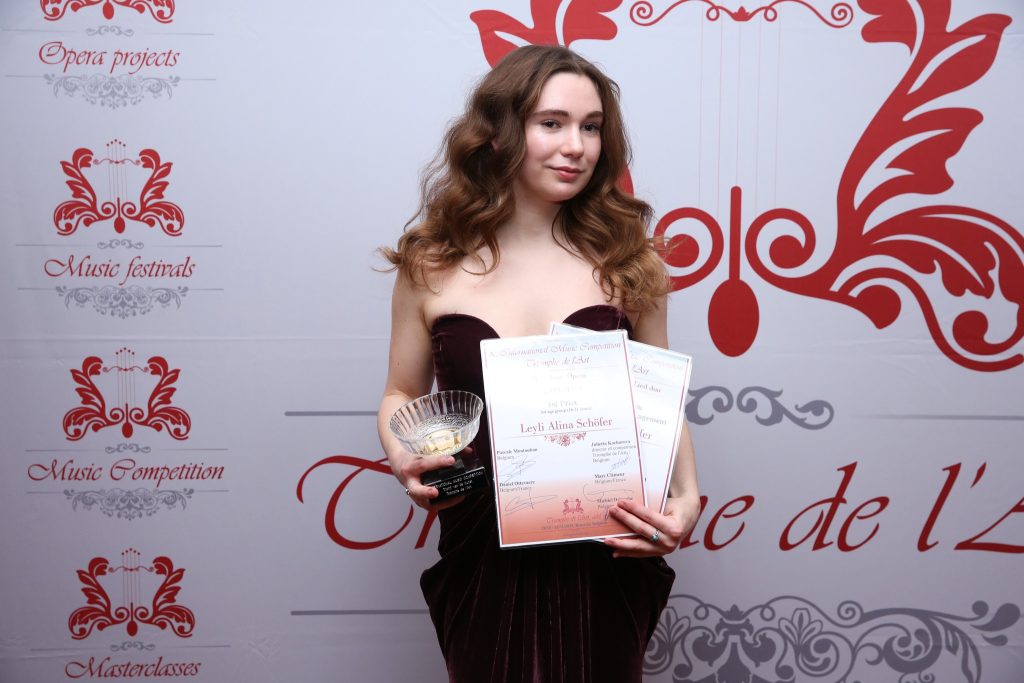 Leyli Alina Schöfer (zdroj Triomphe de l'Art)