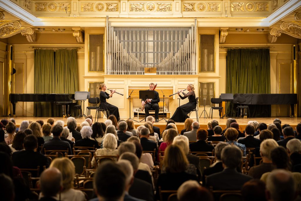 Komorně v Besedním domě: Salieri a jeho žáci, 12. listopadu 2025, Besední dům – Marcela Tománková, Jozef Makarovič a Catherine Zatloukalová (foto Jakub Joch)