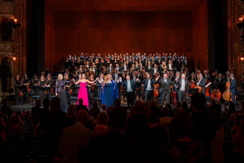 Vincenzo Bellini: Norma, 18. listopadu 2025, Státní opera – Sylva Čmugrová, Štěpánka Pučálková, Marigona Qerkezi, Hermann Bäumer, Stefano La Colla, Iurie Maimescu, Martin Šrejma, Orchestr Státní opery a Sbor Státní opery (foto Václav Hodina)