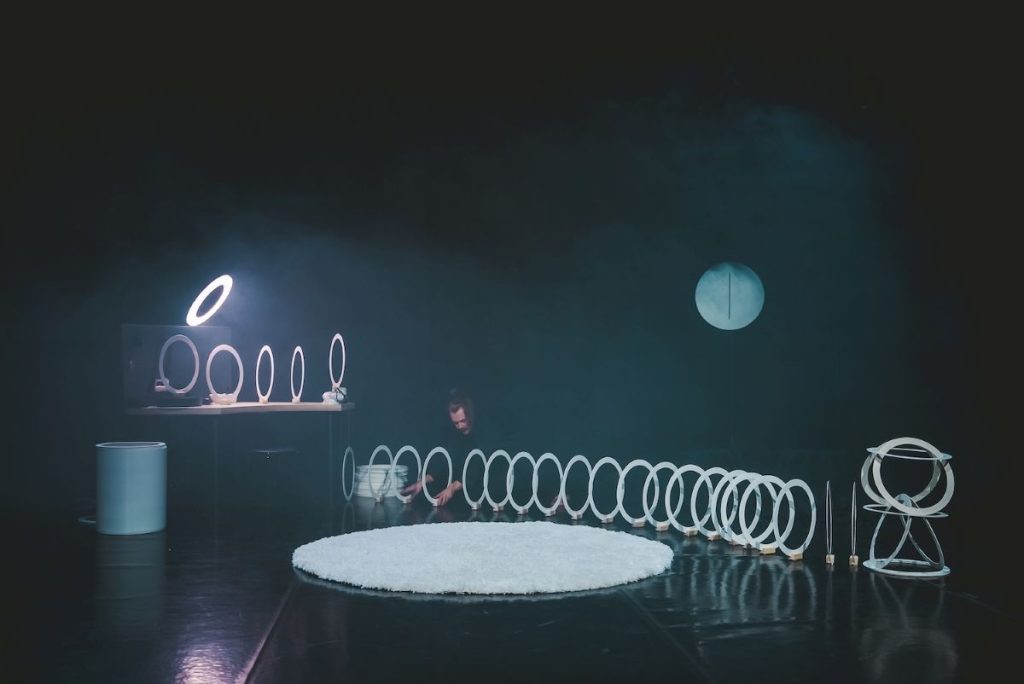 Aleš Hrdlička: Orbiting zero (foto Jakub Dušek)