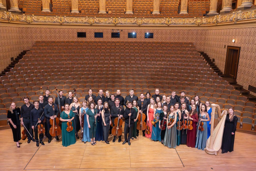 Český spolek pro komorní hudbu: Koncert k 10. výročí Akademie komorní hudby, 19. listopadu 2025, Rudolfinum, Dvořákova síň – Tomáš Jamník, lektoři, členové a absolventi Akademie komorní hudby a stipendisté nadace Villa Musica Rheinland-Pfalz (zdroj Akademie komorní hudby)