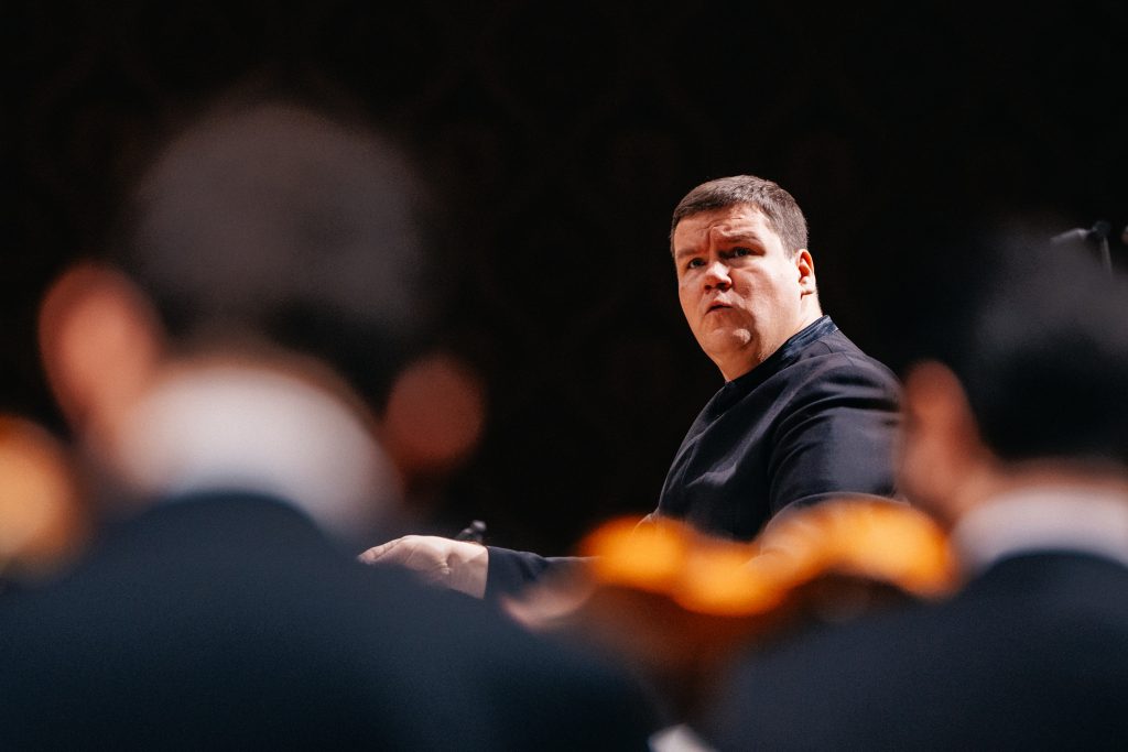 Symfonický orchestr Českého rozhlasu: Andris Poga a Čajkovského Patetická, 24. listopadu 2025, Dvořákova síň, Rudolfinum (foto Matěj Komár)
