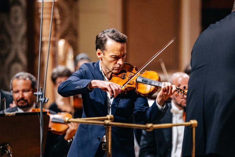 Symfonický orchestr Českého rozhlasu: Andris Poga a Čajkovského Patetická, 24. listopadu 2025, Dvořákova síň, Rudolfinum – Linus Roth (foto Matěj Komár)