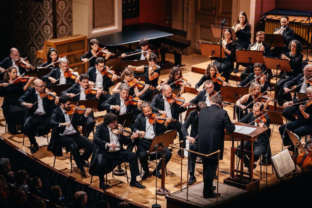 Symfonický orchestr Českého rozhlasu: Andris Poga a Čajkovského Patetická, 24. listopadu 2025, Dvořákova síň, Rudolfinum (foto Matěj Komár)