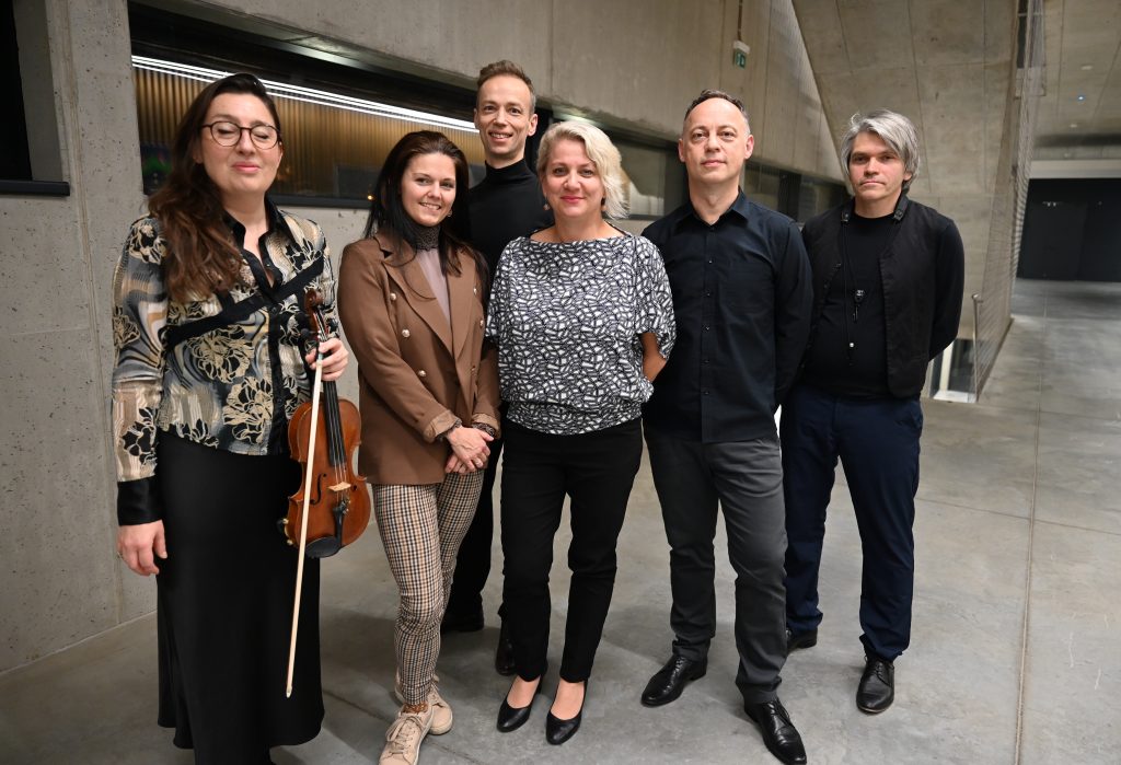 Hudební soušasnost: Kwartludium IN TOUCH, 6. listopadu 2025, Komorní sál Fakulty umění Ostravské univerzity – Kwartludium, Marcela Kysová, Petra Šuško (foto Jan Niederle)